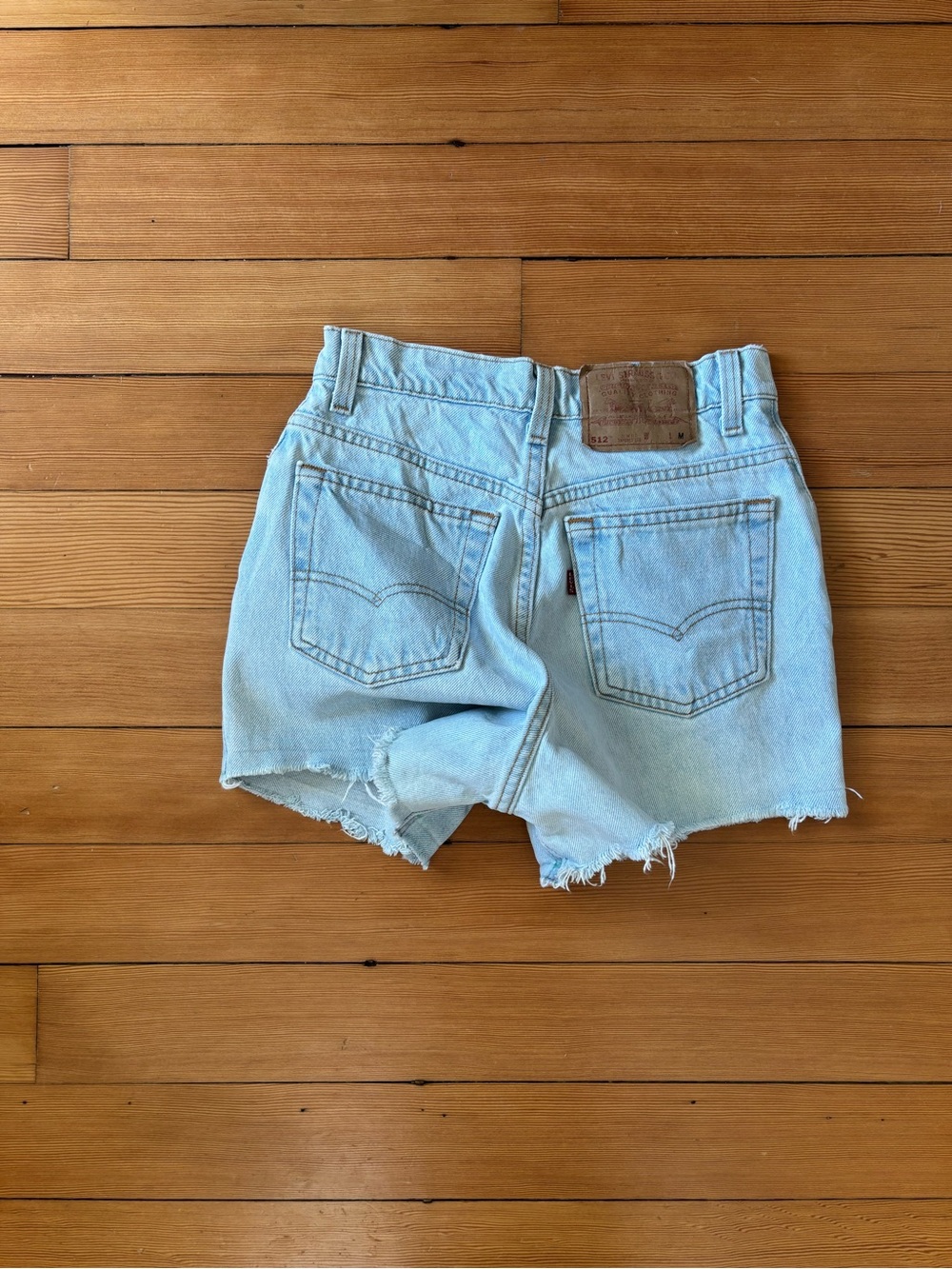 Vintage 1990s Levi’s 512 light wash cut off shorts made in USA 🩵 hot pants